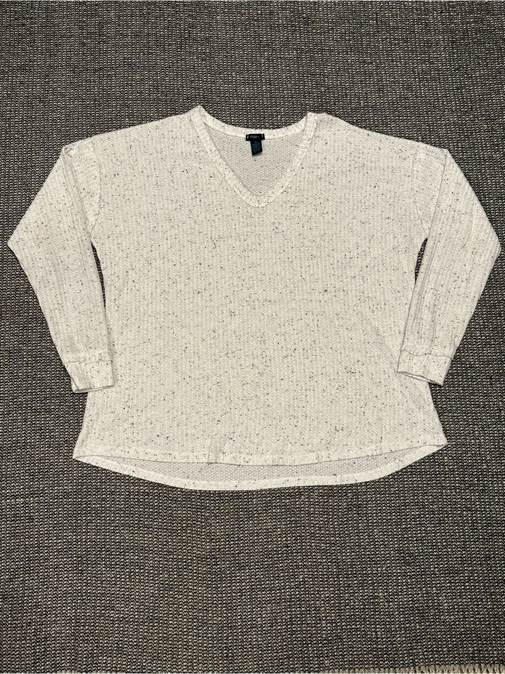 Rue21 Cream Speckled V-Neck Long Sleeve Top